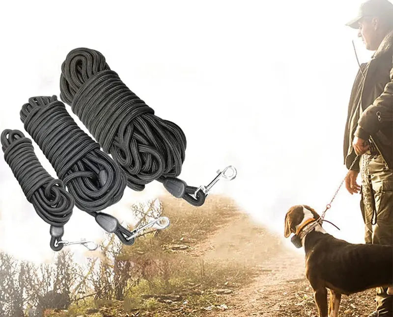 Longe noire double pour chien, idéale pour les balades sportives ou l’entraînement à l’extérieur.