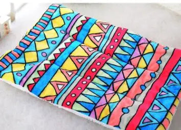 Tapis pour chien coloré avec motif ethnique géométrique, style et confort assures